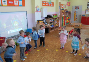 Wspólny taniec dzieci