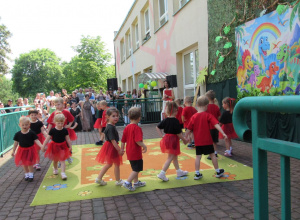 Dino Festyn z "Biedroneczkami"